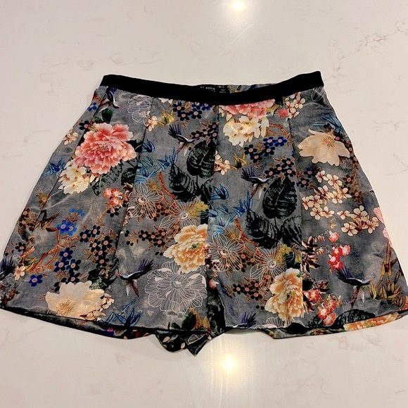 ZARA Silk Shorts EUC SZ M - Picture 2 of 9